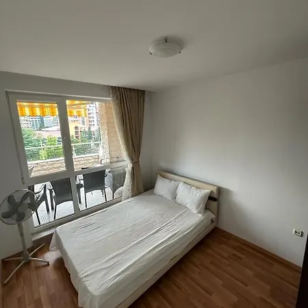 Central, 3 Bedroom At Golden Complex Lejlighed *