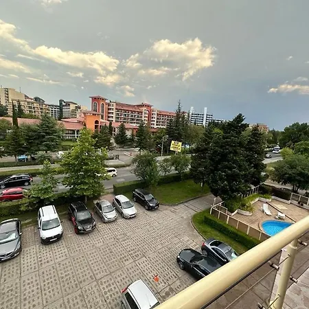 Central, 3 Bedroom At Golden Complex Апартамент
