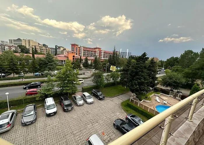 Central, 3 Bedroom At Golden Complex Апартамент