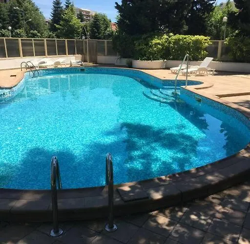 Central, 3 Bedroom At Golden Complex Апартамент