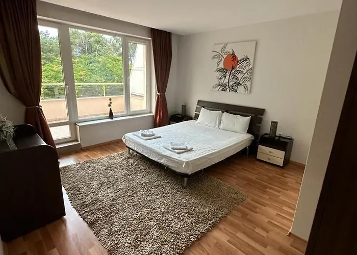 Central, 3 Bedroom At Golden Complex Апартамент