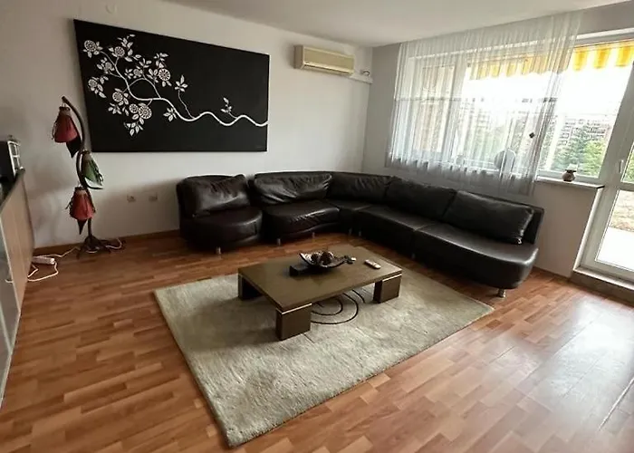 Апартамент Central, 3 Bedroom At Golden Complex