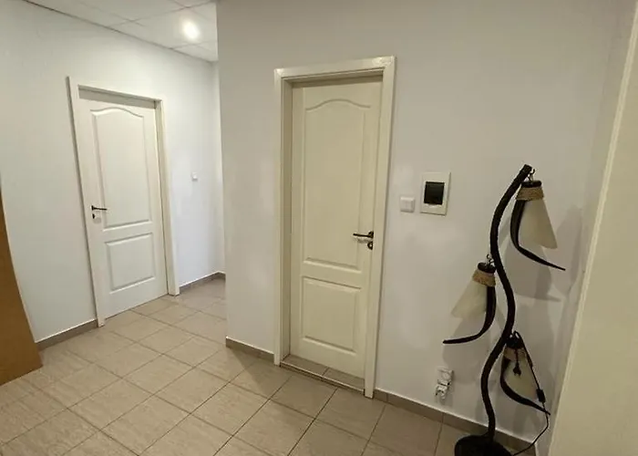 Central, 3 Bedroom At Golden Complex Апартамент *