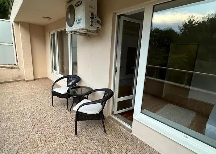 Апартамент Central, 3 Bedroom At Golden Complex