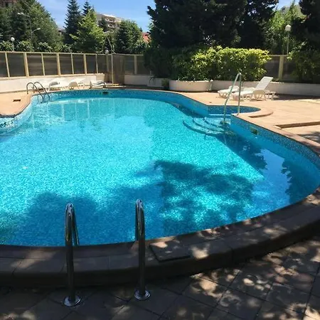 Central, 3 Bedroom At Golden Complex Appartement