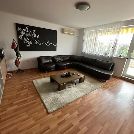 Appartement Central, 3 Bedroom At Golden Complex